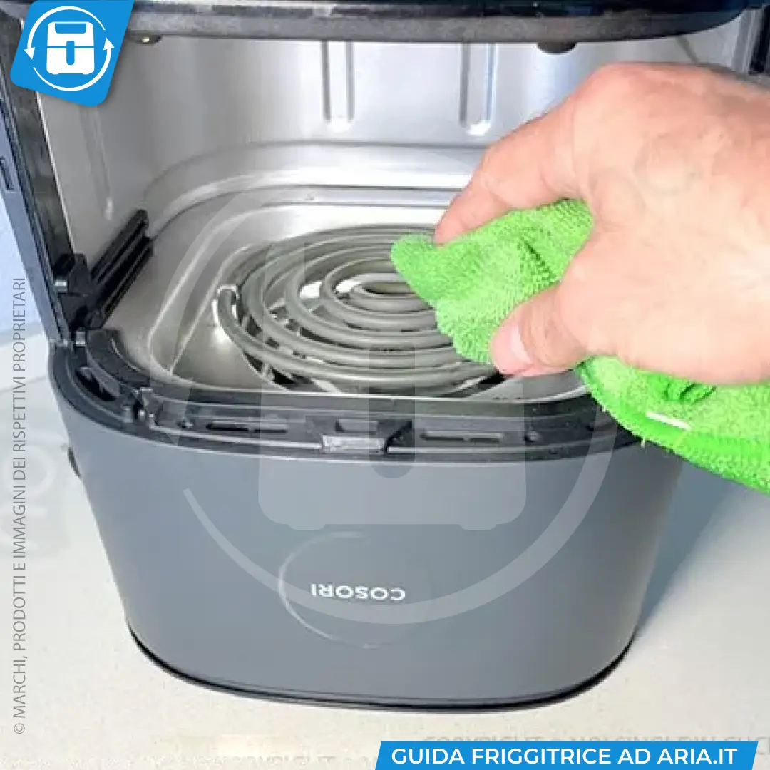 pulire la friggitrice ad aria